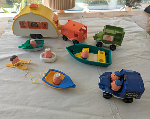 Weebles toy bundle - weebles, caravan