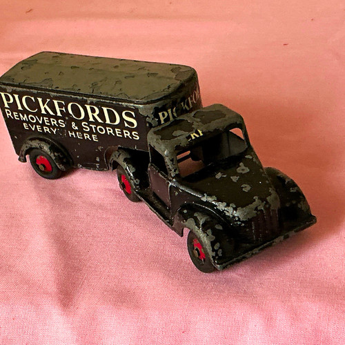 Dinky toys bedford pickfords - toys,